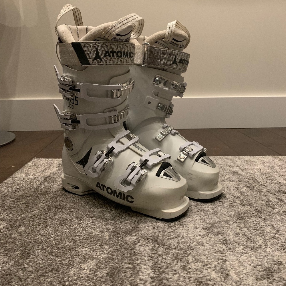 Atomic Hawx Ultra 95  Women's ski boots w/ Hotronic insoles size 24-24.5 narrow